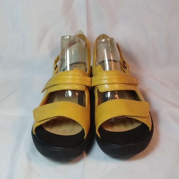 Clarks  (New) - Picture 2 of 6